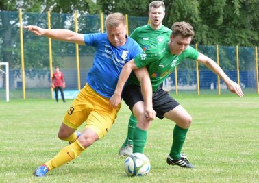 Es geht los: Ab Samstag wird in der Mittelsachsenliga wieder um Punkte gekämpft. Den Auftakt machen dabei die Kicker des Oederaner SC um Marcus Steiger (l.), hier im letzten Test gegen die SG Adelsberg. 