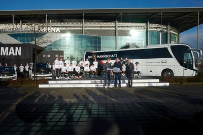 Der neue Mannschaftsbus wird ein Aushängeschild für die Nationalmannschaft sein und fällt rein äußerlich vor allem durch sein helles und freundliches Design auf. 