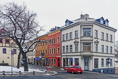 Plauen war im Mittelalter von einer Stadtmauer umgeben. Wer in die Stadt herein oder hinaus wollte, musste die offiziellen Stadttore passieren. Das Straßberger Tor befand sich etwa an der Kreuzung Straßberger Straße/Mühlberg/Oberer Graben. 