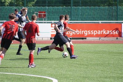 So hart umkämpft wie in dieser Szene war das Spiel der Sachsenklasse West selten.