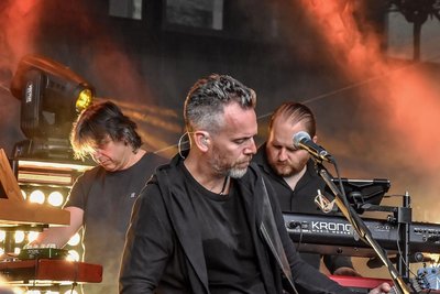 Die Band RPWL aus Freising, im Bild (von links) Yogi Lang, Kalle Wallner und Markus Jehle, begeisterte gut 300 Fans in Reichenbach. 
