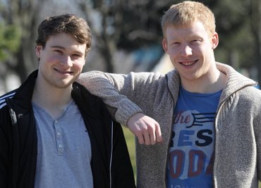 Stefan Bötticher (l.) und Joachim Eilers absolvieren derzeit ein Praktikum bei der Bahnpolizei.