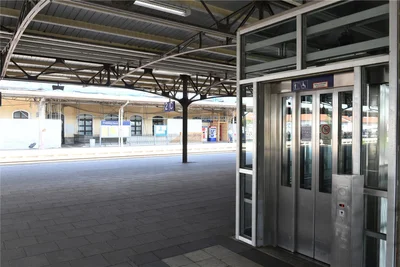 Der Aufzug zum Bahnsteig 2/3 im Bahnhof Freiberg war zeitweise nicht in Betrieb.