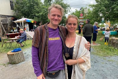 Neurologin Nadine Webering, hier mit Festival-Veranstalter Michael Lawrenz-Halbig, kam für ihre Workshops extra aus Panama.