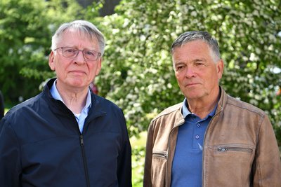 Zur Kundgebung kamen auch der ehemalige Bürgermeister Thomas Eulenberger (li.) und der langjährige Werkleiter Reinhard Geißler.