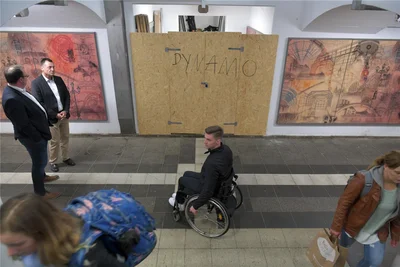 Louis Seifert aus Freiberg (Foto) und andere Rollstuhlfahrer konnten monatelang nicht direkt mit dem Zug nach Dresden fahren. Zeitweise klappte es nicht einmal in Richtung Chemnitz. Der junge Mann äußerte sein Unverständnis darüber.