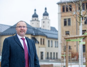 Die Elsteraue entwickelt sich zum neuen Stadtquartier: Plauens neuer OB Steffen Zenner eröffnete dort jüngst eine neue Kita (hinten links im Bild), der Software-Konzern GK Software kaufte zudem die benachbarte Hempelsche Fabrik (rechts im Bild). 
