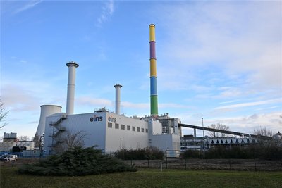 Das Kohlekraftwerk wurde zu Jahresbeginn abgeschaltet. Nun liefern Gasmotorenkraftwerke (im Vordergrund) Wärme.