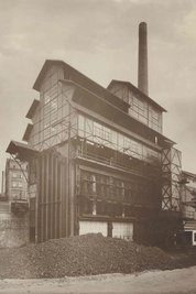 Dieser markante Erweiterungsbau entstand während des zweiten großen Umbaus von 1919 bis 1921 zum Ferngaswerk und der Umrüstung auf Kohlevergasung.