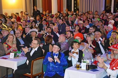 Rund 300 Gäste applaudierten zum kommunalpolitischen Aschermittwoch in Penig den Büttenrednern. 