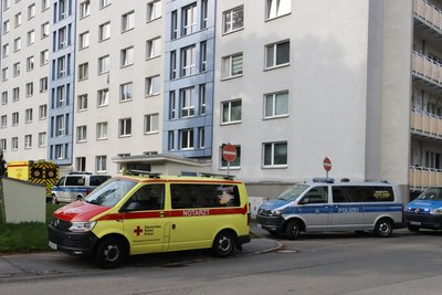 In diesem Block an der Theaterstraße, nahe Getreidemarkt, ist eine Frau schwer verletzt worden.