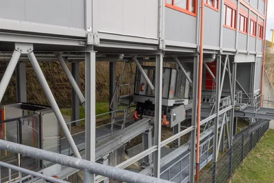 Stehen öfter, als sie fahren: die Kabinen des Schanzenlifts. Um die Aufstiegshilfe „Mountain Climber“ gibt es laut Bürgermeister einen Rechtsstreit mit der Herstellerfirma.