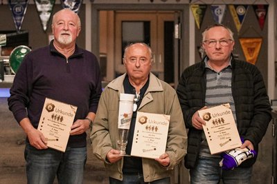 Detlef Haus, Ulrich Haberland und Andreas Kura waren die besten Skatspieler beim Fan-Turnier des FC Erzgebirge Aue.