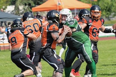 Die Vogtland Rebels konnten am Sonntag mit einem Erfolg an den klaren 35:7-Heimsieg gegen die Saalfeld Titans (die Szene ist in diesem Spiel entstanden) anknüpfen. Das Rückspiel wurde mit 7:6 gewonnen.