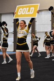 CMA-Cheerleaderin Pia Ohnemüller bei der Generalprobe in der Schlossarena Auerbach.
