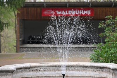 25 Jahre alt: Der Springbrunnen der Waldbühne in Augustusburg verkündet den Frühlingsbeginn.