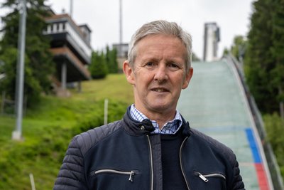 Jens Weißflog an der Fichtelbergschanze: Sie spielte für ihn eine wichtige Rolle auf dem Weg zu drei olympischen Goldmedaillen. Auf dieser Schanze beendete er 1996 auch seine erfolgreiche Karriere.