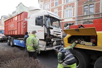In Mittweida krachten auf der S 200 zwei Lkw zusammen.