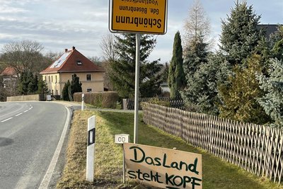 Der Ortseingang Schönbrunn aus Richtung Oelsnitz.