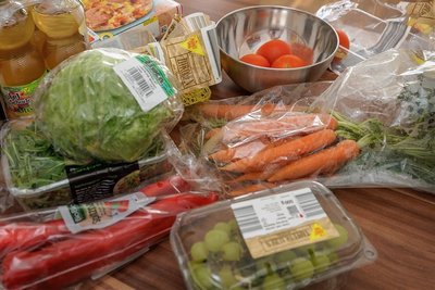 Immer noch ein alltägliches Problem auch im Erzgebirge: Beim jedem Einkauf im Supermarkt fällt eine Menge Plastikmüll an. Mehr als 1000 verschiedene Arten davon gibt es. 