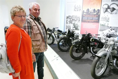 Für Birgit Konieczny und Manfred Kahn waren sowohl der Besuch der Motorradausstellung auf Schloss Augustusburg als auch die Fahrt mit dem Bus ein tolles Erlebnis.