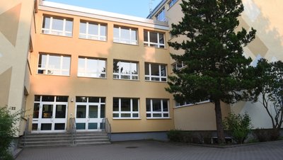 Auch für die Schülerinnen und Schüler der Klassen 7b und 8a der Geschwister-Scholl-Oberschule in Limbach-Oberfrohna findet bis einschließlich 14. Dezember wegen des Auftretens von Corona-Infektionen auf Anordnung des Kultusministeriums kein Unterricht im Schulhaus statt. 