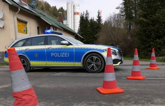 320 Dittersdorfer wegen Bombenentschärfung evakuiert - Seit 10 Uhr sind Straßen rund um den Fundort gesperrt. 