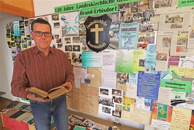 Siegfried Knoll hat eine Ausstellung zu 120 Jahre Landeskirchliche Gemeinschaft in Brand-Erbisdorf erstellt.