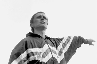Jürgen Escher in seiner zweiten Amtszeit als Trainer. Am 21. April 1990 gelang ein 2:1-Heimsieg gegen Cottbus, am Saisonende stieg Aue trotzdem ab.