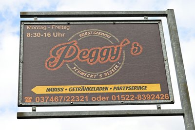 Der Imbiss wurde 1993 zunächst als Getränkehandel von Peggy Pöhlands Mutter Sigrid eröffnet.