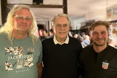 Jürgen Croy (Mitte) mit den Moderatoren Tom Richter (links) und Matthias Bley (rechts). Foto: Monty Gräßler