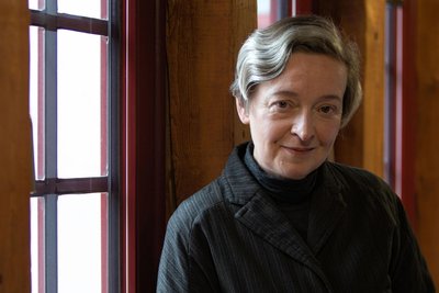 Isabel Kreitz holt sich den e.o.plauen-Preis ab und eröffnet ihre Preisträgerausstellung im Plauener Malzhaus.