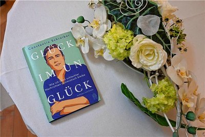 Glücklich sein trotz schlechter Nachrichten? Kann man lernen, so Schreiber. Mit dem Thema befasst er sich in seinem neusten Buch. 