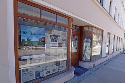 In diesem früheren Bäckereigeschäft mit dazu gehörendem Café an der Freiberger Burgstraße laufen hinter den derzeit verklebten Schaufensterscheiben bereits Arbeiten.