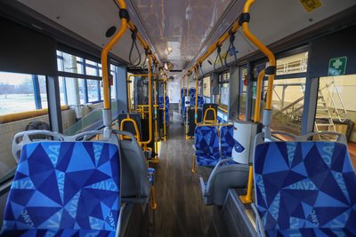 Für die zweieinhalbjährige Testphase wurde der Ikarus mit CVAG-Sitzbezügen und zwei Behindertenplätze ausgestattet.