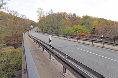 Seit Jahren wünschen sich Hilbersdorfer und Freiberger einen Radweg entlang der Straße zwischen den Orten.