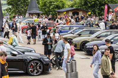 Das fünfte Audi-Treffen im Räucherkerzenland Crottendorf hat etwa 2000 Besucher angelockt.