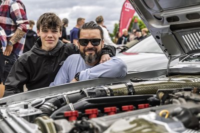 André Wenzel aus Beelitz bei Potsdam war mit seinem Sohn Theo nach Crottendorf gekommen – und natürlich seinem Audi Ur-Quattro.