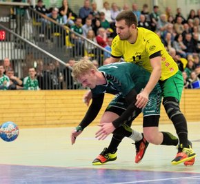Gestrauchelt: Die HSG-Handballer um Ondrej Simunek (l.) standen gegen den HSV Bad Blankenburg diesmal auf verlorenem Posten. Der Tscheche blieb dabei ohne Treffer. 