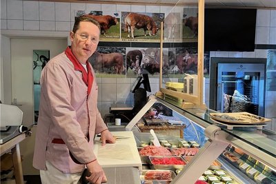 Michael Klemm verkauft in seinem Hofladen nur Wurst und Fleisch vom französischem Limousin-Rind. 
