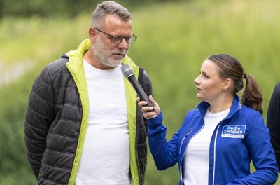 Mit dem Wechsel vom HC Rödertal zum BSV Sachsen Zwickau betritt Torwarttrainer Marko Rösike (links) - im Foto gemeinsam mit Anett Wölfel bei der offiziellen Vorstellung zur Saisoneröffnung - nur wenig Neuland. Tochter Isa-Sophia spielt bereits seit vier Jahren im Verein. Zudem hat Rösike eine gemeinsame sportliche Vergangenheit mit dem Trainerduo Norman Rentsch und Dietmar Schmidt. 