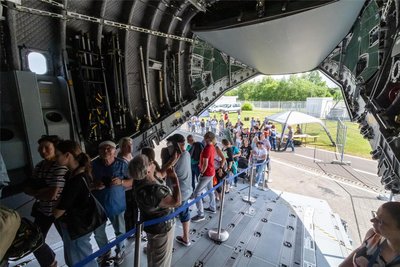 Großer Besucherandrang herrschte im A400M. Es gibt nur selten Gelegenheit, das Flugzeug von innen zu sehen.