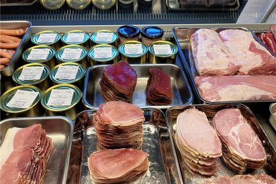 Limousin-Rind gibt es als Frisch- oder Dosenfleisch. 