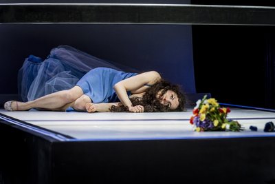 Kollateralschaden eines hedonistischen Lebenswegs: Sybil Vane, gesungen von Zsófia Szabó in „Dorian Gray“.