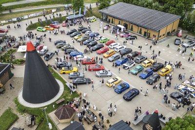 Insgesamt 230 Fahrzeuge waren beim fünften Audi-Treffen dabei: seltene Klassiker, leistungsstarke Sportmodelle und moderne Fahrzeuge.