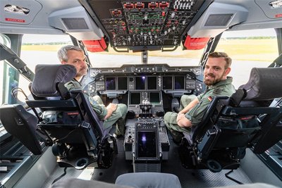 Ein seltener Blick ins Cockpit eines A400M. Im Normalfall ist das Militärflugzeug nicht für die Öffentlichkeit zugänglich.