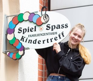Pauline Ludwig ist noch bis Ende August Bufdi im Mehrgenerationenhaus Plauen. Das Kürzel steht für Teilnehmer am Bundesfreiwilligendienst. Junge Leute nutzen ihn gern zur Berufs- oder Studienorientierung, aber er ist an kein Alter gebunden. 