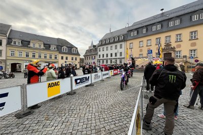 Start am Samstagmorgen auf dem Altmarkt vor dem Zschopauer Rathaus.