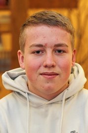 Elftklässler Kurt Schubert aus Schlettau nutzt die Möglichkeit, sich sozial zu engagieren, um so anderen Menschen helfen zu können, die es nötig haben.