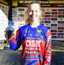 Enduro-Pilotin Tanja Schlosser aus Weißenborn hat in der vergangenen Saison mehrfach den Sprung aufs Treppchen geschafft. 